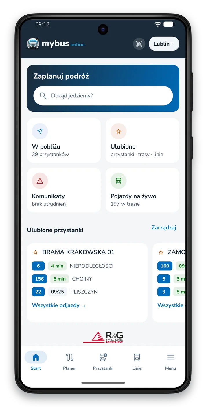 Ekran startowy aplikacji mybus online: pole „Dokąd jedziemy?”, kafle „W pobliżu”, „Ulubione”, „Komunikaty” i „Pojazdy na żywo” oraz karta ulubionego przystanku z najbliższymi odjazdami